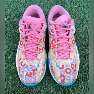 Nike Zoom Freak‎ 4 Letter
Bros men's size 8 Nike.....